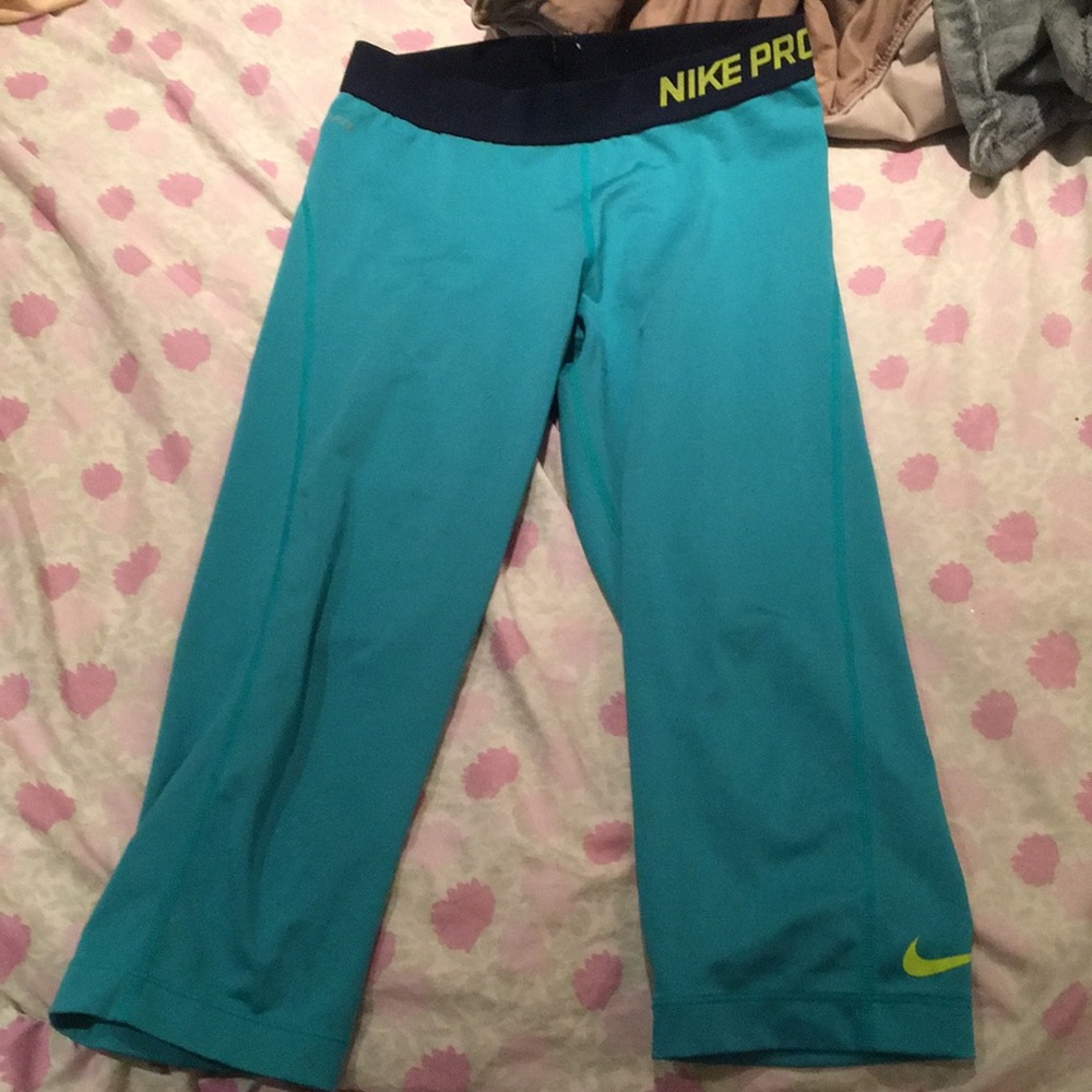 nike pro cropped leggings